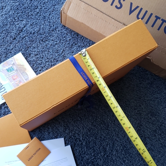 Louis Vuitton Gift Box and LV Ribbon - Picture 4 of 6